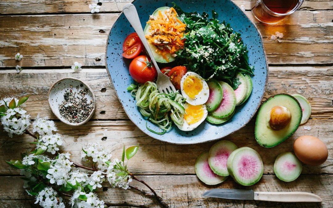 Mindful Eating: 10 Steps to Create Pleasure and Ease Around Eating